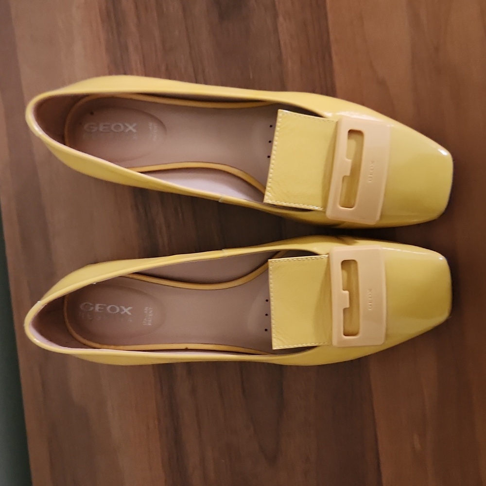 Geox Respira Vivyanne Bal A yellow patent flats